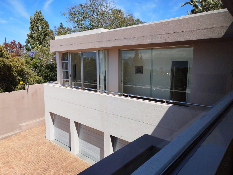 To Let 5 Bedroom Property for Rent in La Concorde Western Cape
